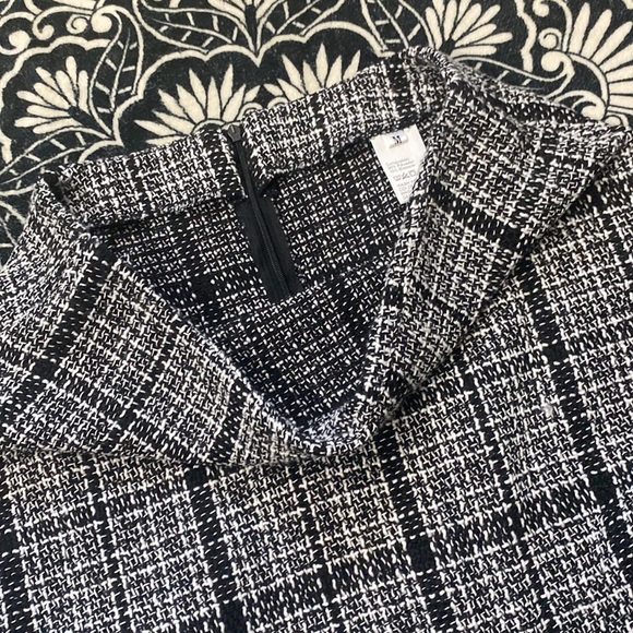 Medium black and white tweed like mini skirt - Picture 6 of 14